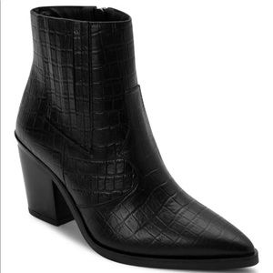 Blondo Que Waterproof Black Croc Booties Size 6.5